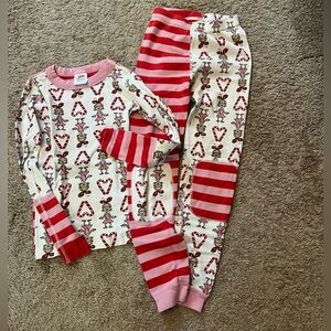 Girls Hanna Anderson Christmas grinch pajamas. Size 8!